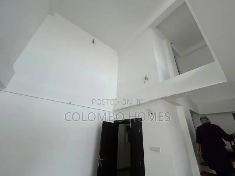 Brand new 3 Beds apartment for sale - Colombo 04