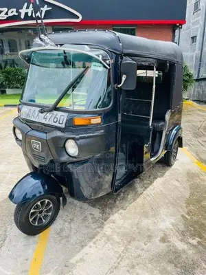 Bajaj RE 2015
