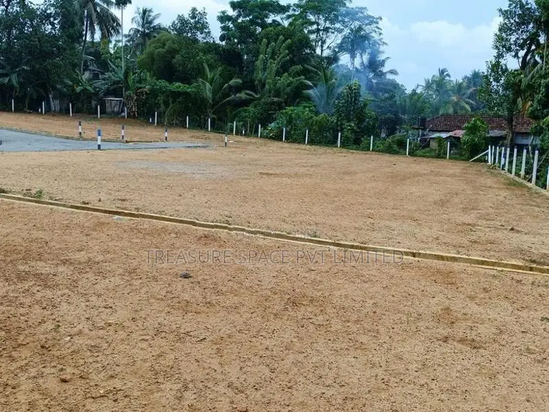 Land for Sale at Meegoda Near High Level Road