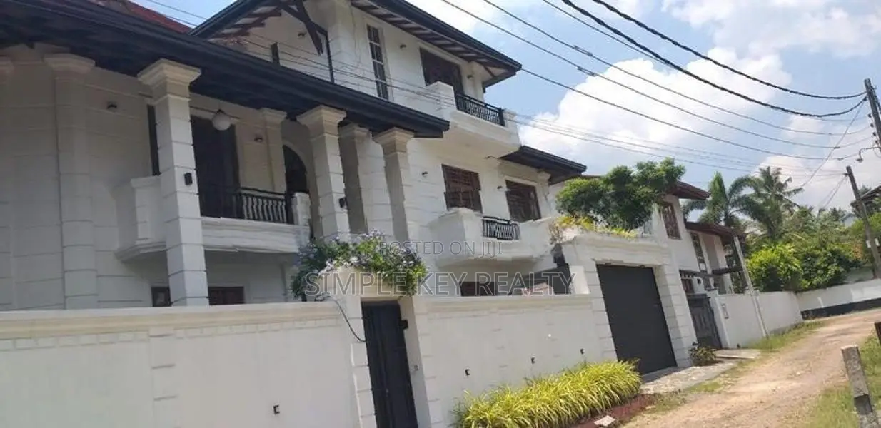 Beutiful three store house for sale in gampaha yakkala road