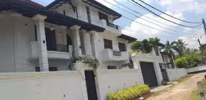Beutiful three store house for sale in gampaha yakkala road