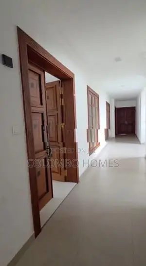 4 Beds luxury brand new apartment for sale - Dehiwala