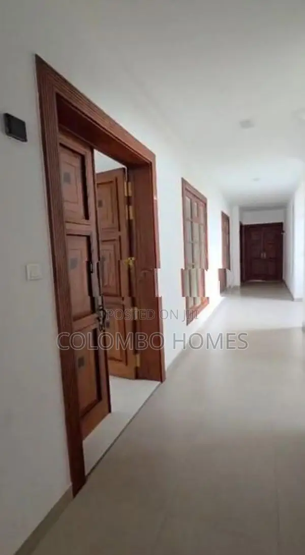 4 Beds luxury brand new apartment for sale - Dehiwala