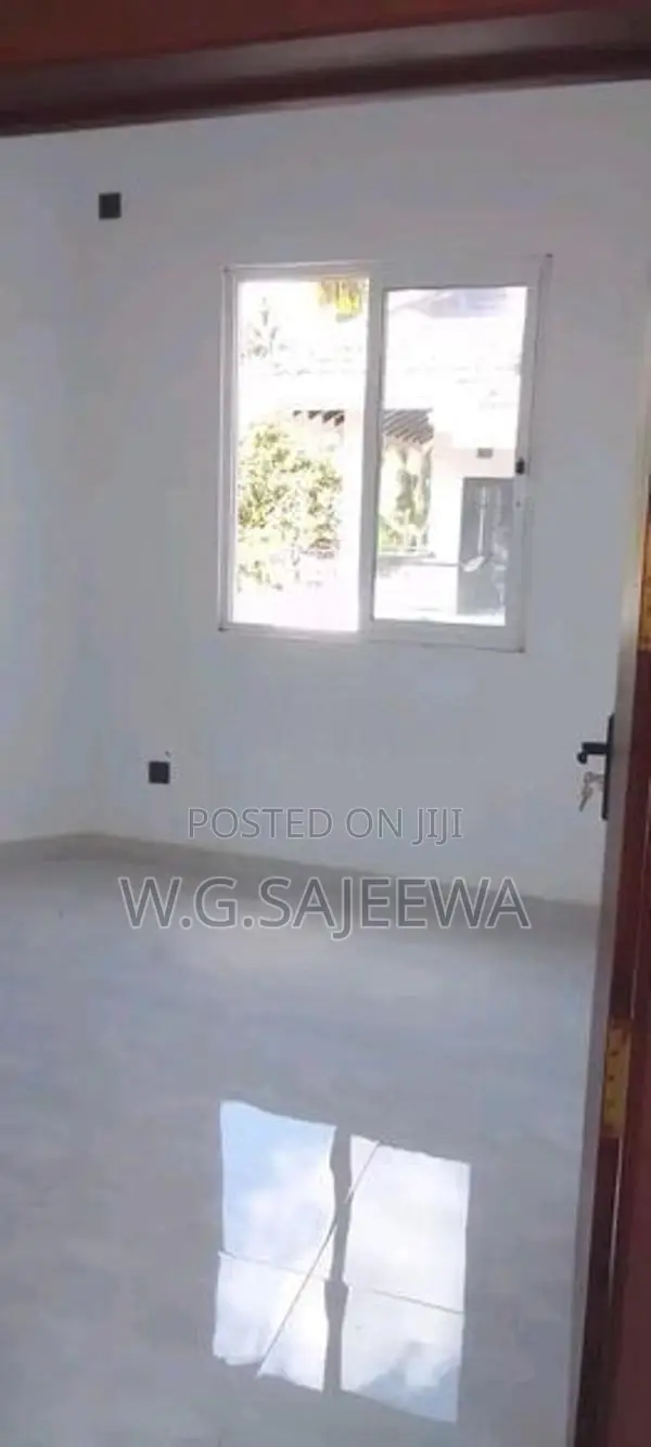 Newly built Upstair house rent in Negombo