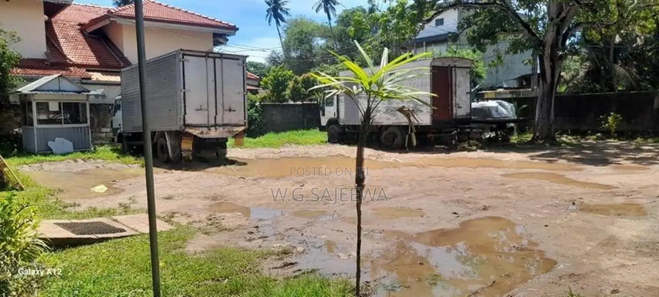 60perch seeduwa main road facing Land for sale