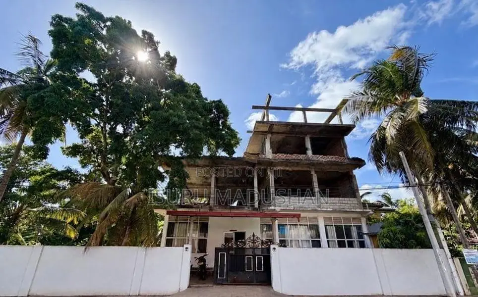 Prime 4 Storey Building Property for Sale – Ambalantota