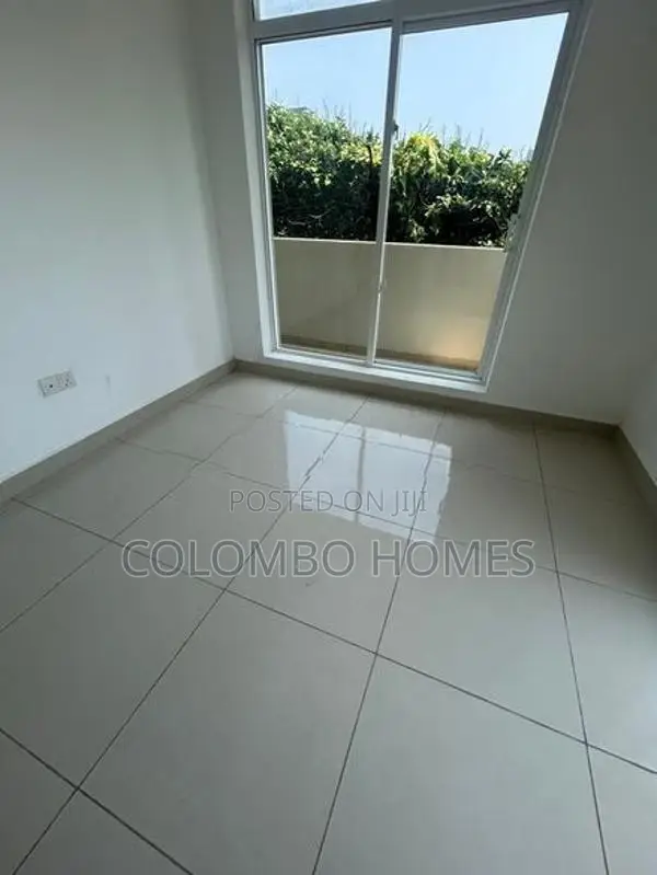 Brand new 3 Beds apartment for sale - Colombo 04