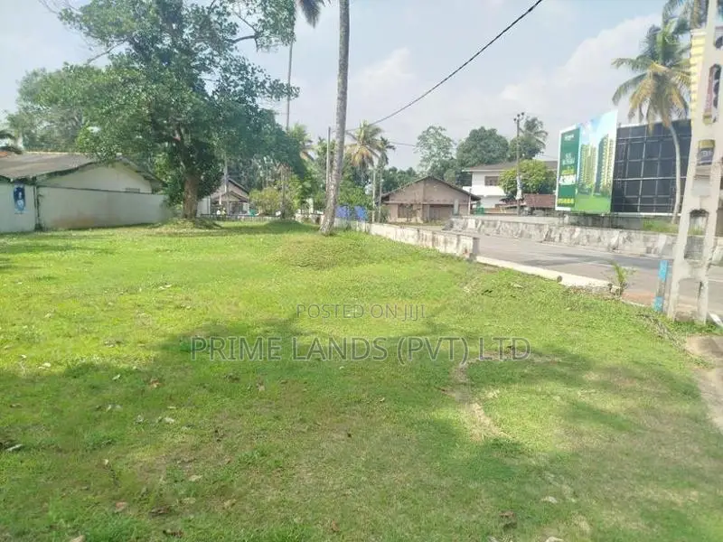 කොට්ටාව මාලඹේ බස් පාරට මුහුනලා බිම් කොටස් විකිණීමට