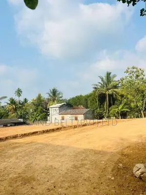 හයිලෙවල් පාරට විනාඩියේ දුරින් ඉඩමක් විකිණීමට