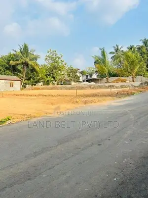 හයිලෙවල් පාරට විනාඩියේ දුරින් ඉඩමක් විකිණීමට