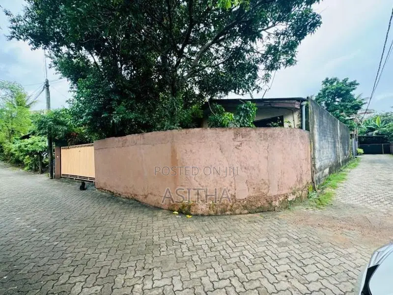 9.75 Perch Land for Sale in Boralesgamuwa