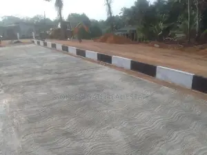 Veyangoda Highway Entrance ලඟින් වටිනා ඉඩමක්