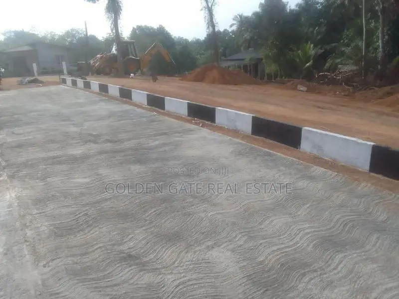 Veyangoda Highway Entrance ලඟින් වටිනා ඉඩමක්