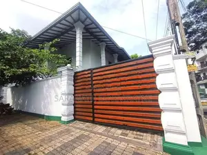 Luxury House For Sale in Bokundara Piliyandala