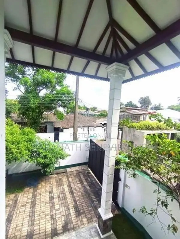 Luxury House For Sale in Bokundara Piliyandala