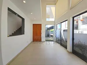 Almost Brand New Luxury 3 Story House For Sale In Kesbewa