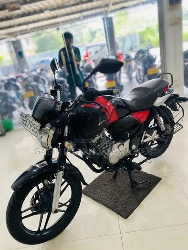 Bajaj V15 2016