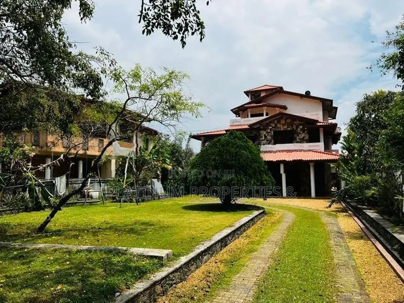 30P Super Luxury 5BR House For Sale In Piliyandala Town Katubedda Road