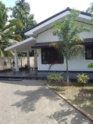 3 Bedroom House for sale in kandawala katana