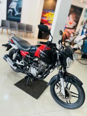 Bajaj V15 2016
