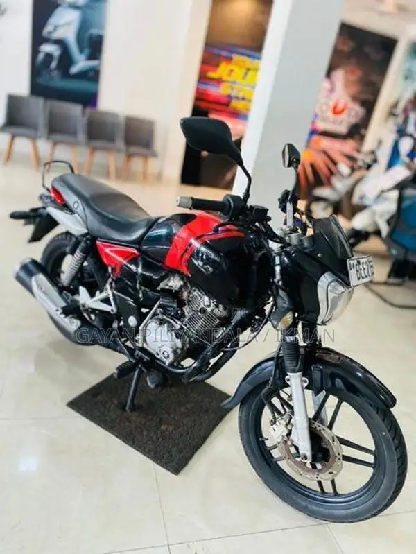 Bajaj V15 2016