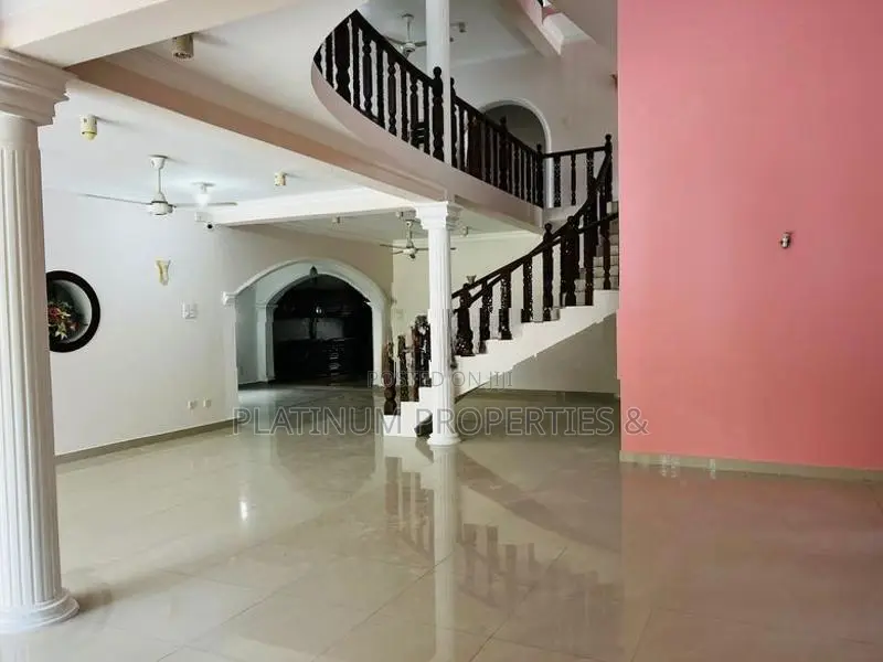 30P Super Luxury 5BR House For Sale In Piliyandala Town Katubedda Road