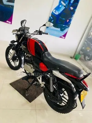 Bajaj V15 2016