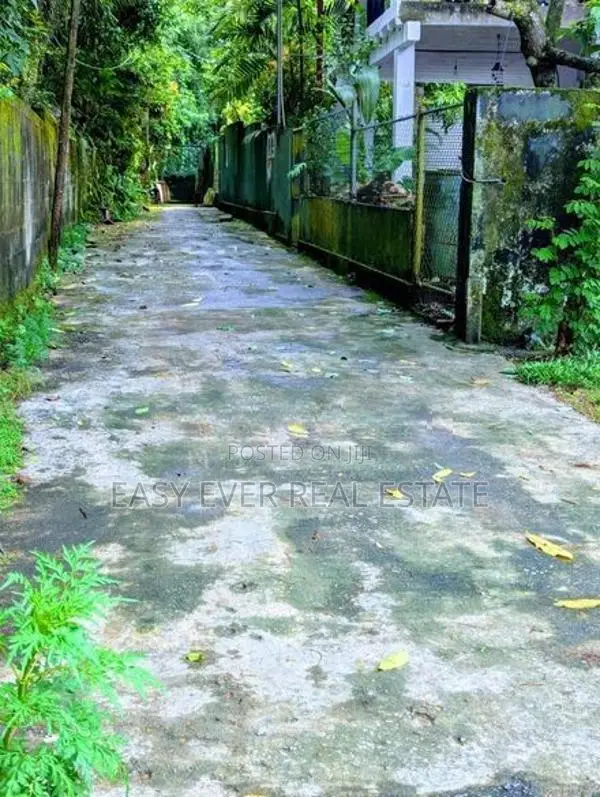 නවගමුව නගරයෙන් වටිනා ඉඩමක් විකිණීමට