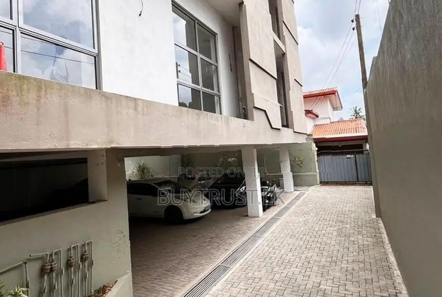 Commercial Building for Rent in Athurugiriya