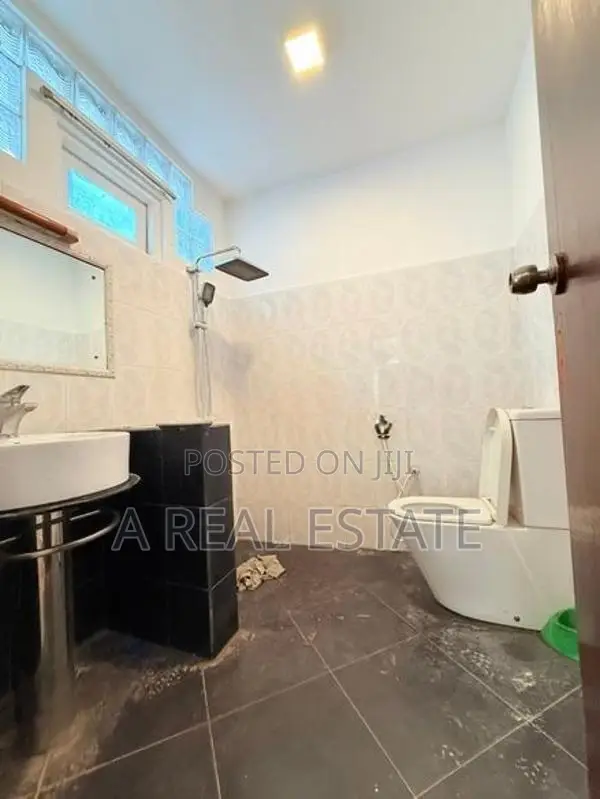 Modern 3 Storey Independent House For Rent In Colombo-6(Close to HC)