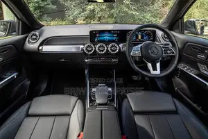 Mercedes Benz GLB 200 AMG Premium Plus 2025
