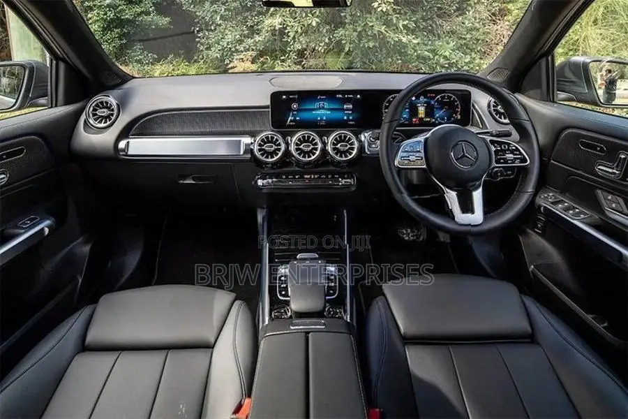 Mercedes Benz GLB 200 AMG Premium Plus 2025