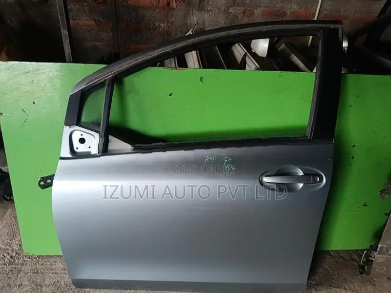 Toyota Vitz Ksp90 Left Front Door complete