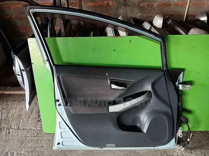Toyota Prius 30 Left Front Door Complete