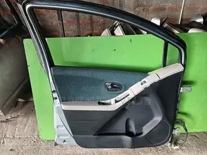 Toyota Vitz Ksp90 Left Front Door complete
