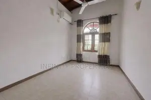 03 Story House & 06 P sale At Temple Road Maharagama