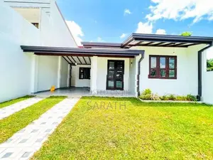 මාලබේ නගරයෙන් නවීන ගෘහ නිර්මාණ ශිල්පයෙන් නිර්මාණය කරන ලද නිවසක්