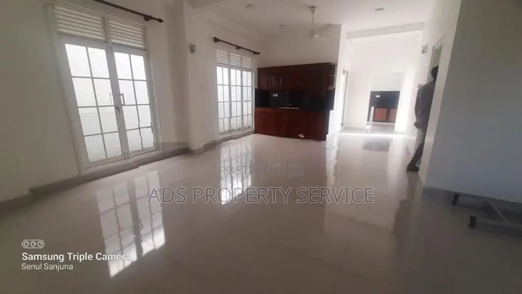 4 Story House For Sale in Mount Lavinia (16 beds, 12 baths)
