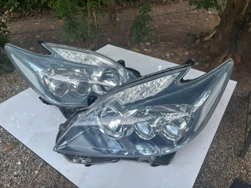 Toyota Prius Head Light