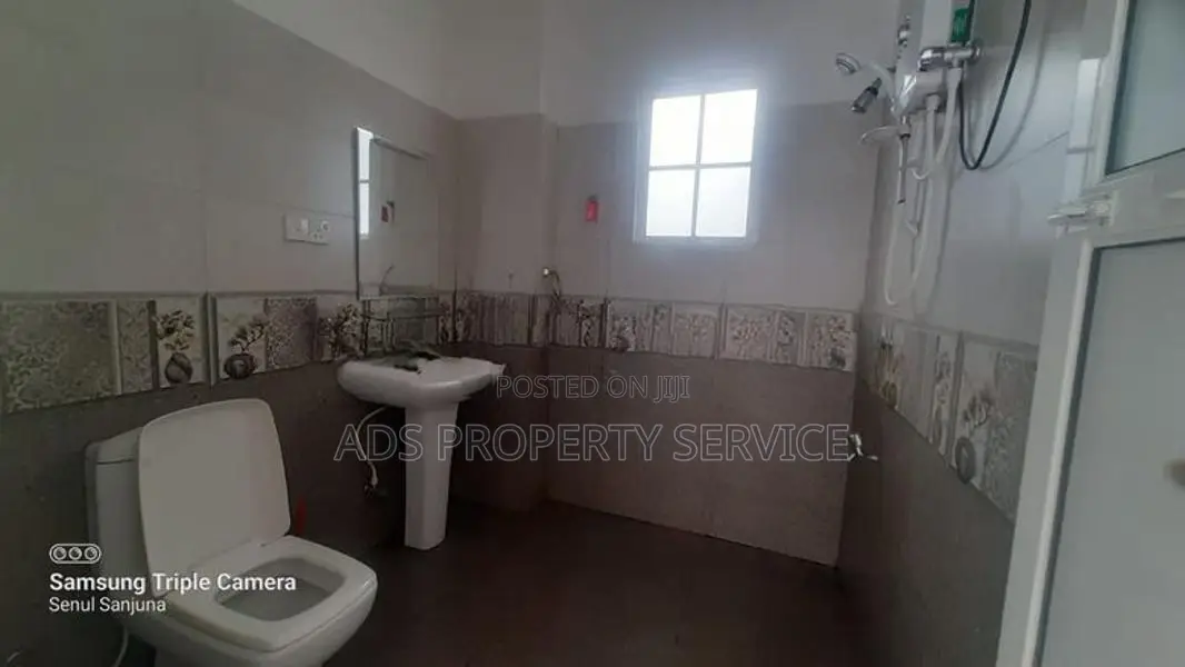 4 Story House For Sale in Mount Lavinia (16 beds, 12 baths)