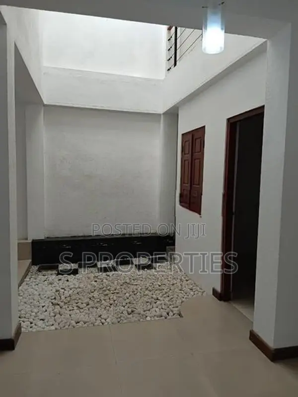 Solid house for sale in Attidiya
