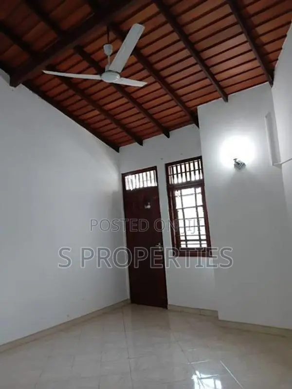 Solid house for sale in Attidiya