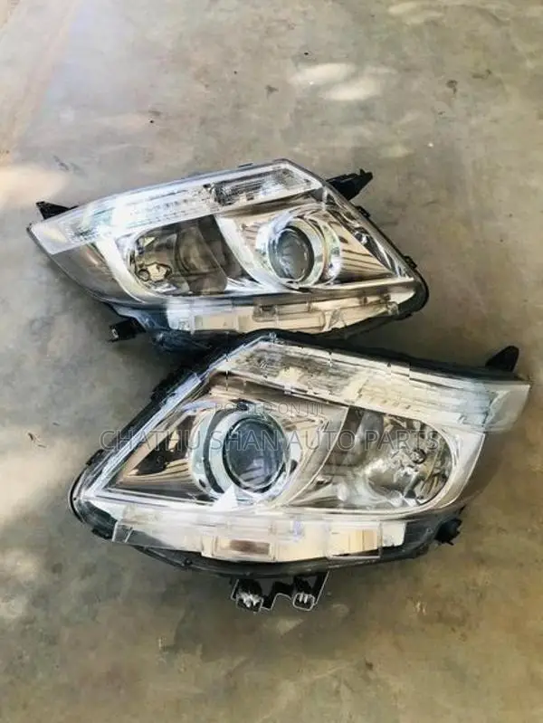 Toyota Voxy Head Light