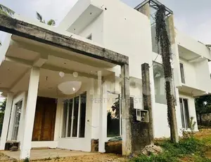 Box type Modern House for Sale in Athurugiriya