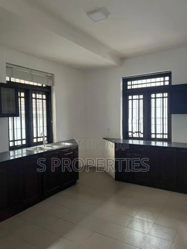Solid house for sale in Kohuwala