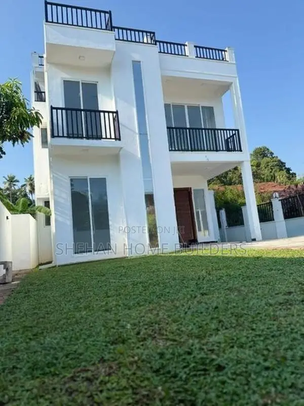 Brand new Luxury three storey House For sale in Ja Ela Udumita