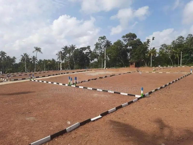 මොරටුව පානදුර පරණ පාරට ඇවිදින දුරින් බිම් කොටස් විකිනීමට M20