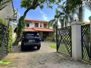 Prime Located House in the heart of Nugegoda Town Yet Calm & Quiet Zon