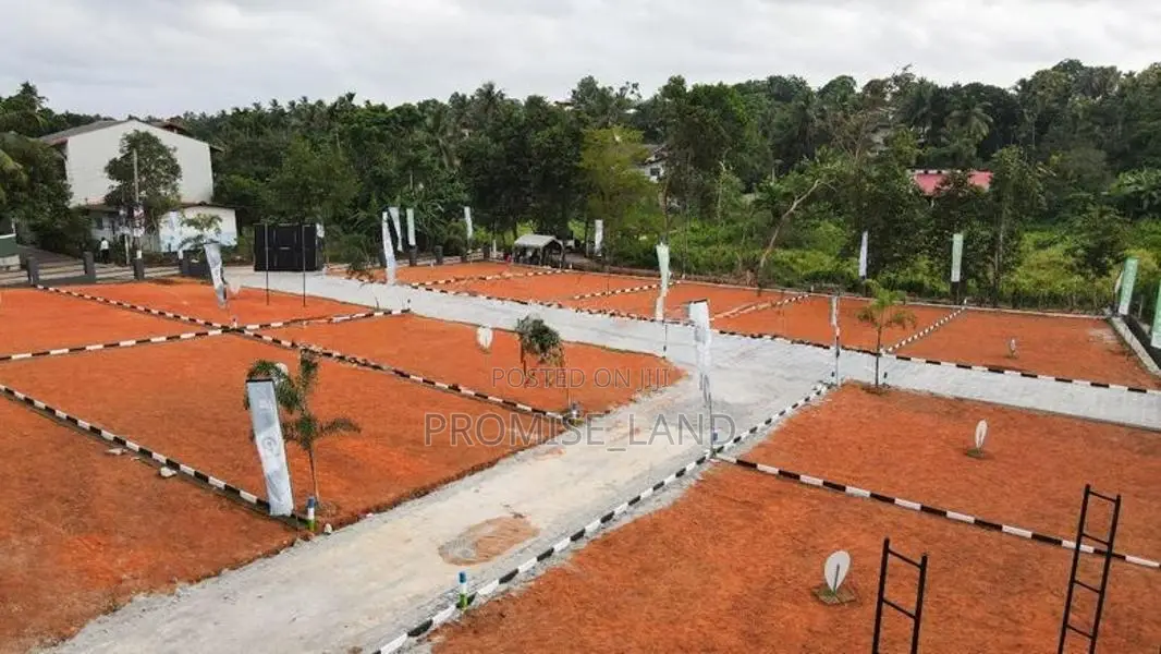 පානදුර හා වාද්දුව නගර දෙකට මැදිව බිම් කොටස් විකිනීමට M20