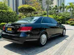 Mercedes Benz E300 Eliganze Model 2014